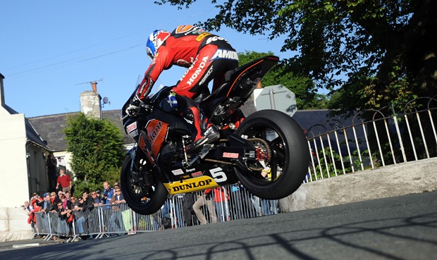 Keith Amor in action during Wednesday evening's TT practice session (Stephen Davison/Pacemaker Press International)